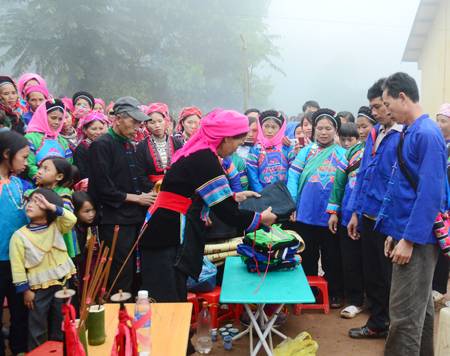 Lễ Hội Trao Tơ Hồng Của Người Phù Là Ở Bắc Hà, Sapa, Lào Cai